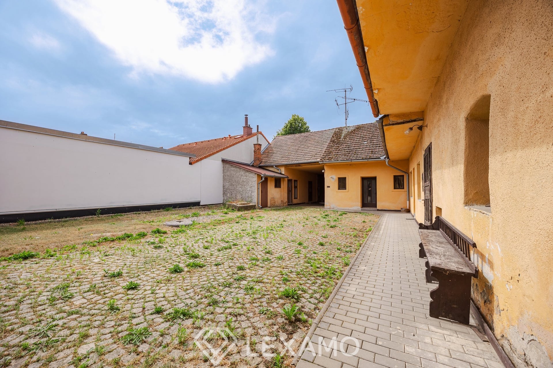 2R6_0111-HDR