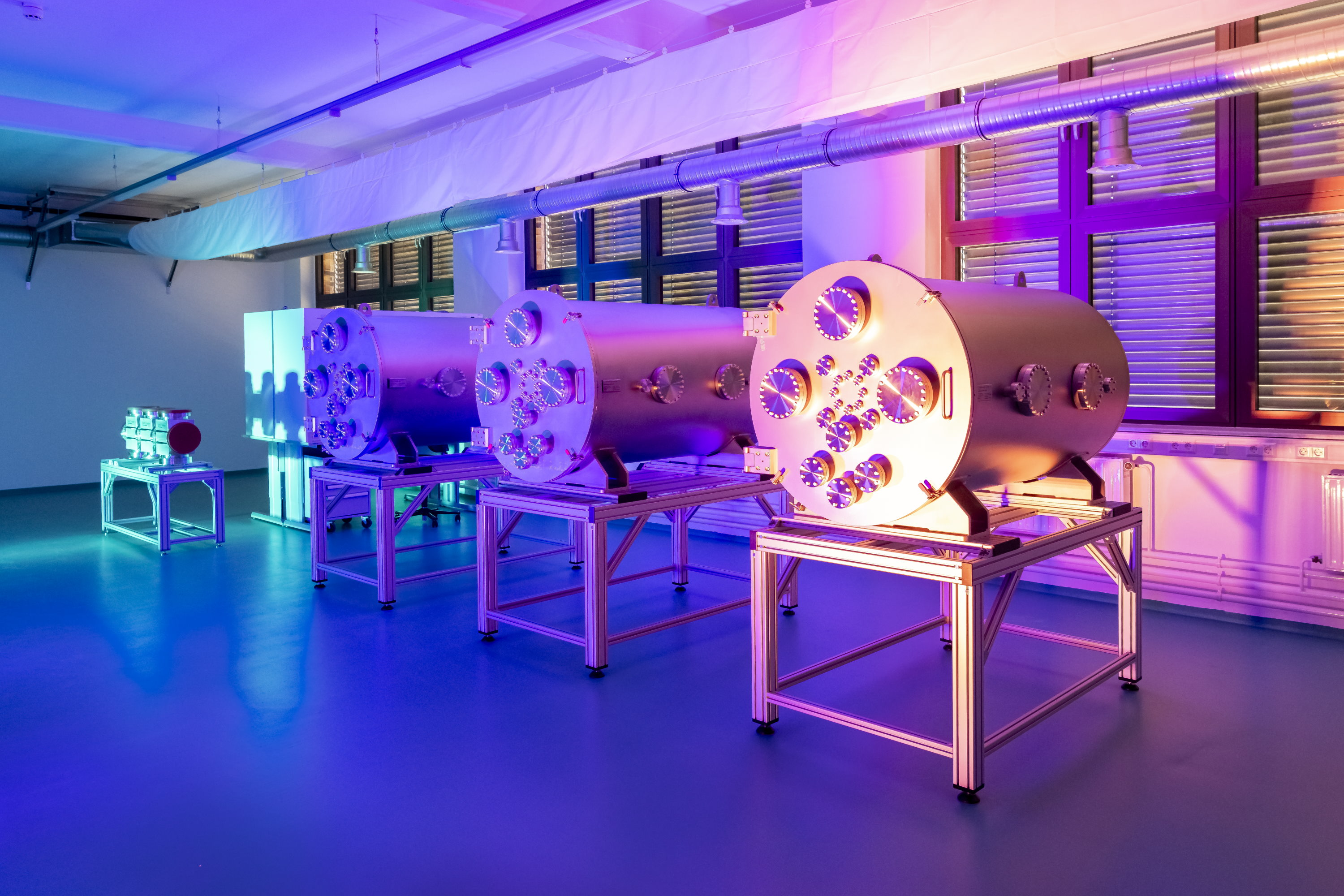 Vakuumkammern, in denen die Satellitenantriebe getestet werden