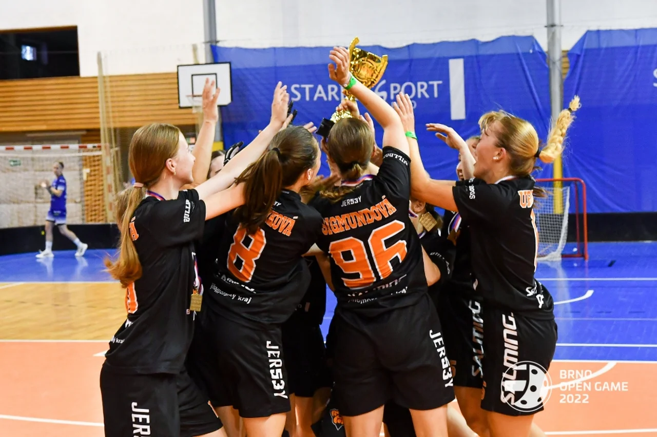 Klub s ikonickým maskotem buldoka má v našem srdci speciální místo. Fanděte s VPO Protivanov prvoligovému florbalovému klubu Bulldogs Brno.