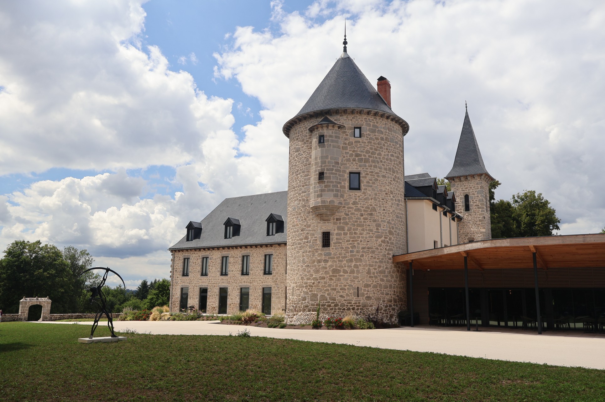 Château du Theil's renovated exteriors