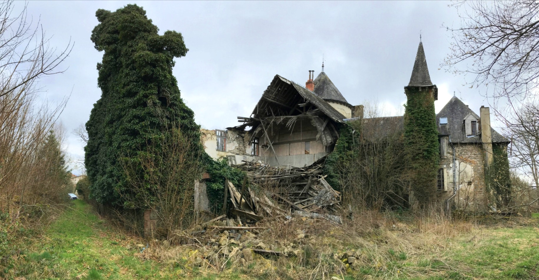 face of the castle collapsed before work