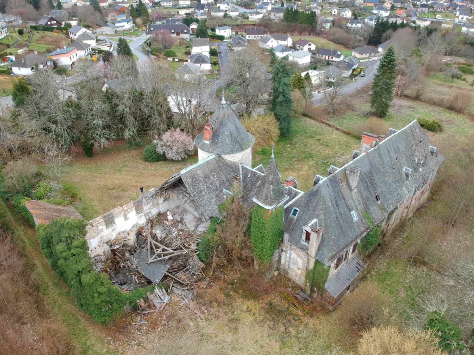aerial view of the ruined Chateau du Theil