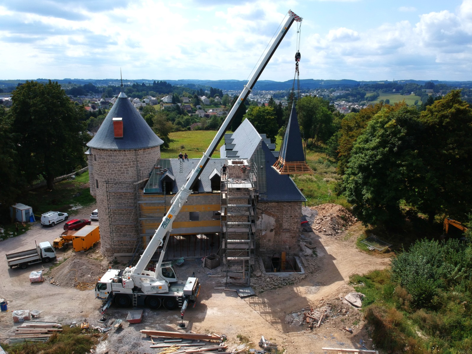 laying the restored tip of the Château du Theil