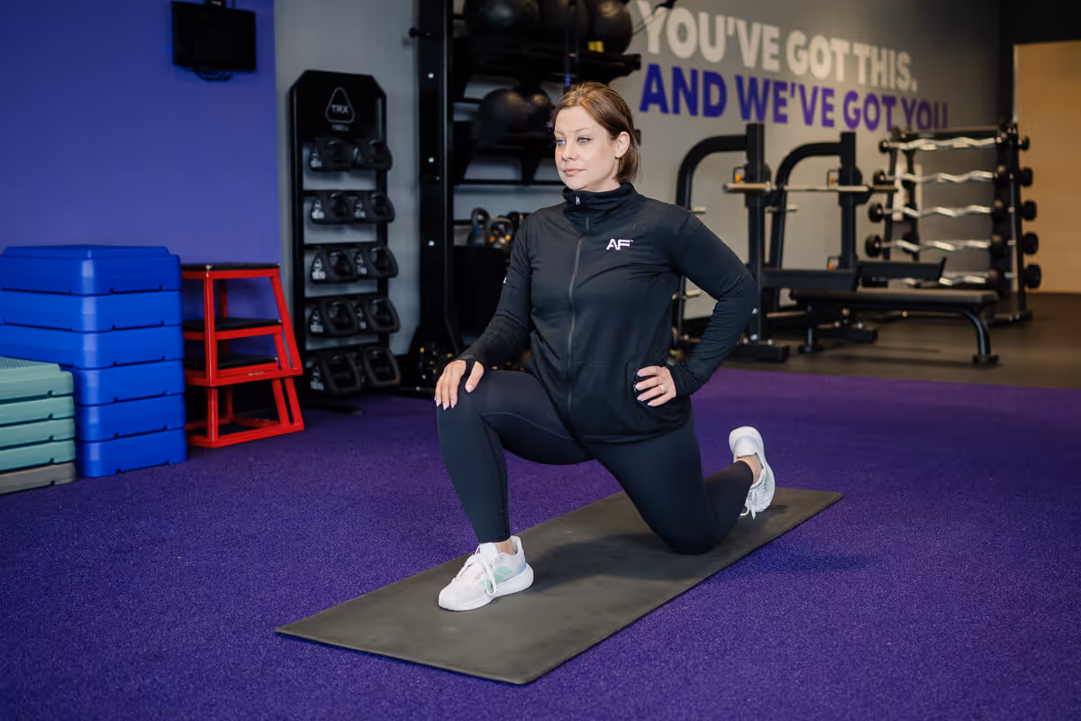 AF Coach Heather demonstrates static kneeling hip flexor stretch.