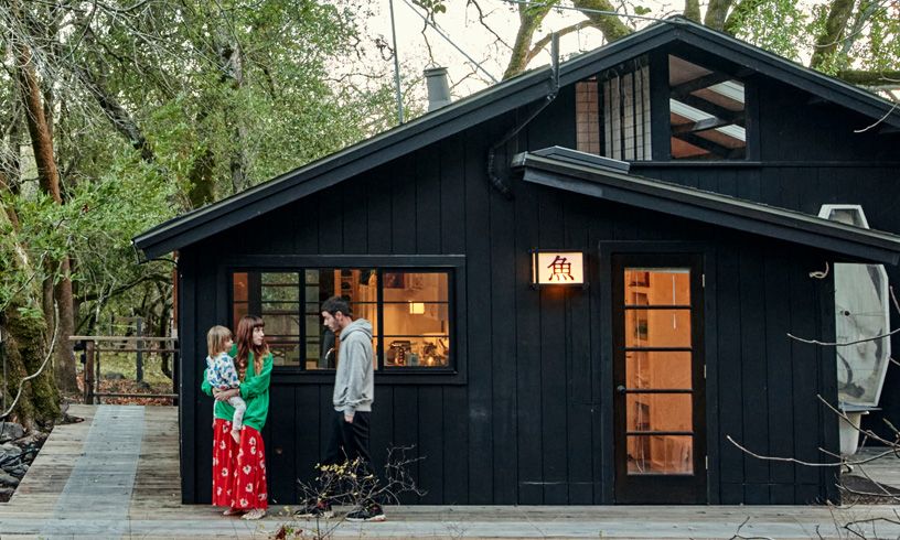 Airbnb brand athletes training in gym - Purple Perks offer.