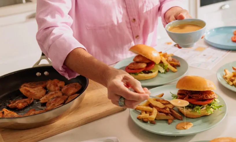 EveryPlate brand athletes training in gym - Purple Perks offer.