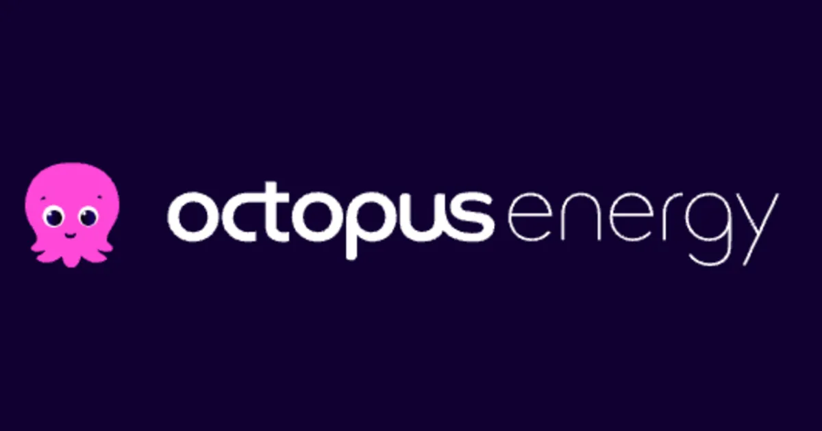 Logotipo de la empresa Octopus Energy con un estilizado icono de pulpo rosa a la izquierda y texto blanco sobre fondo oscuro.