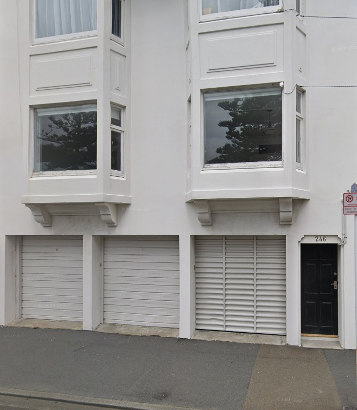 Middle Garage/246 Oriental Parade, Oriental Bay