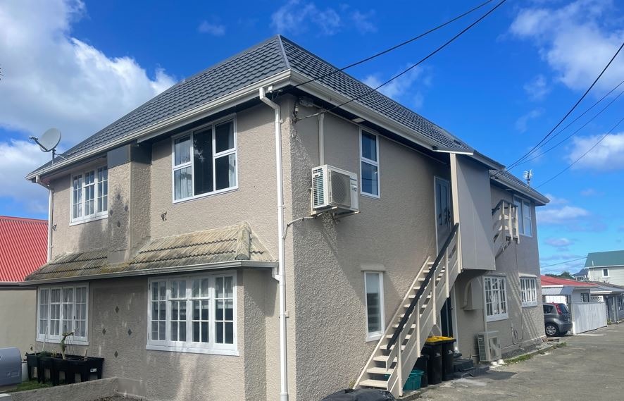B/42 Apu Crescent, Lyall Bay