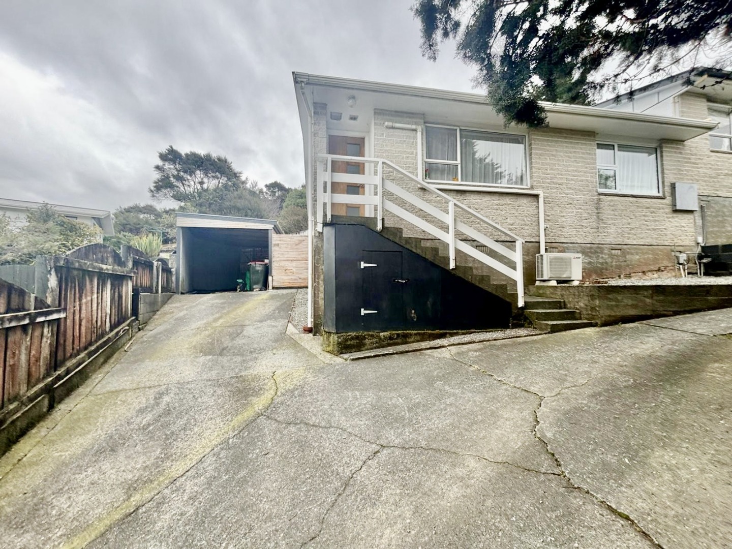 1/6 Naseby Grove, Wainuiomata