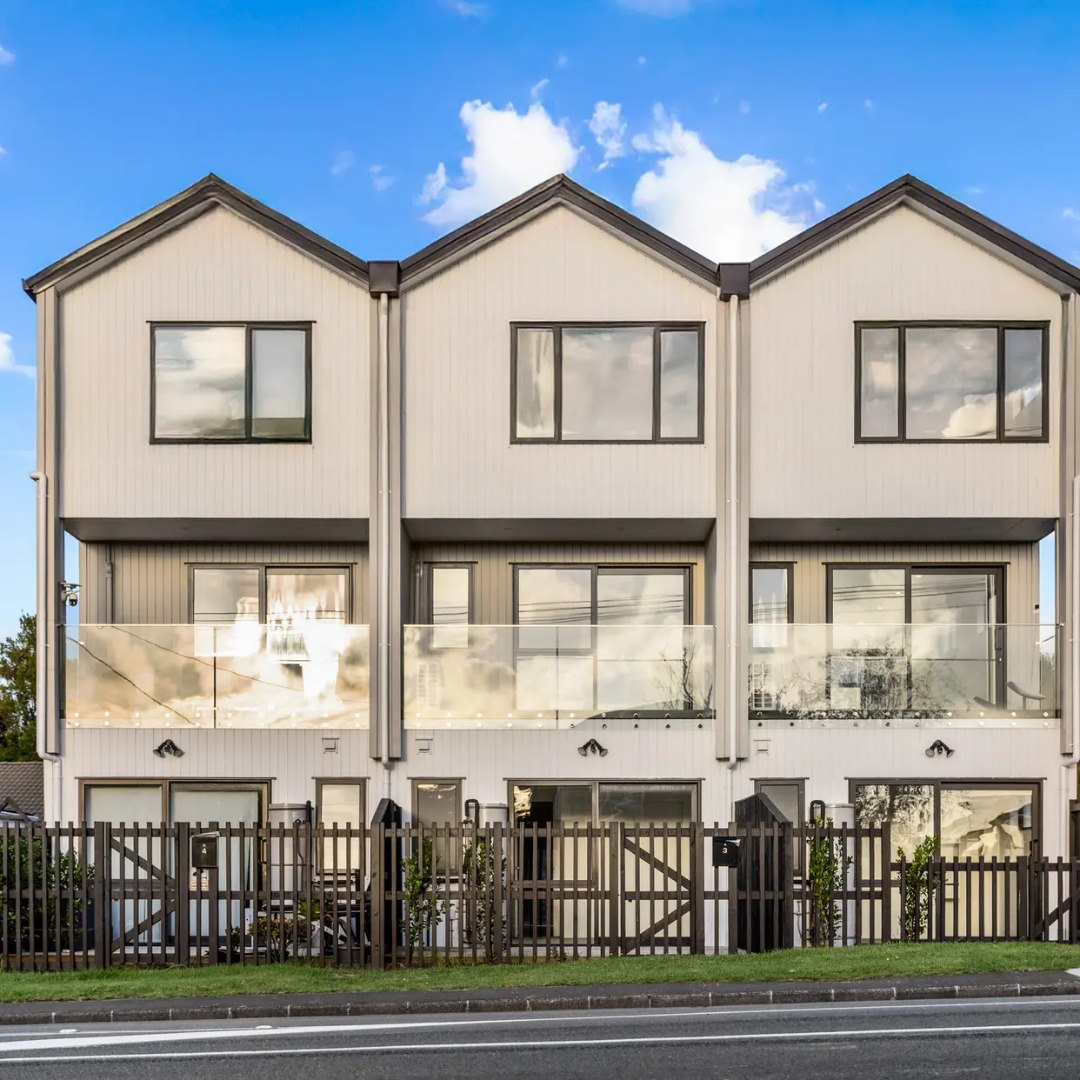 2/113 Te Atatu Road, Te Atatu South