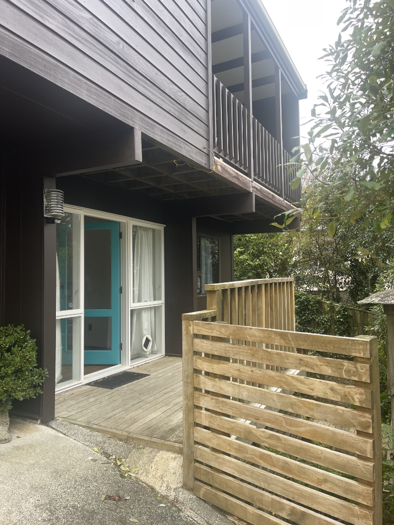 3 Treetop Lane, Paparangi