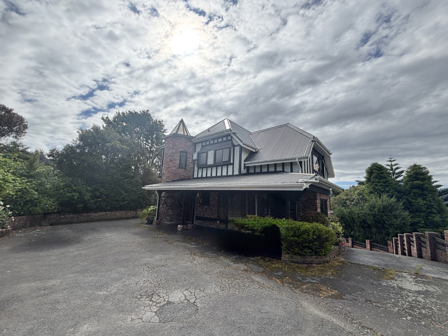 1 Hobbit Lane, Pinehaven