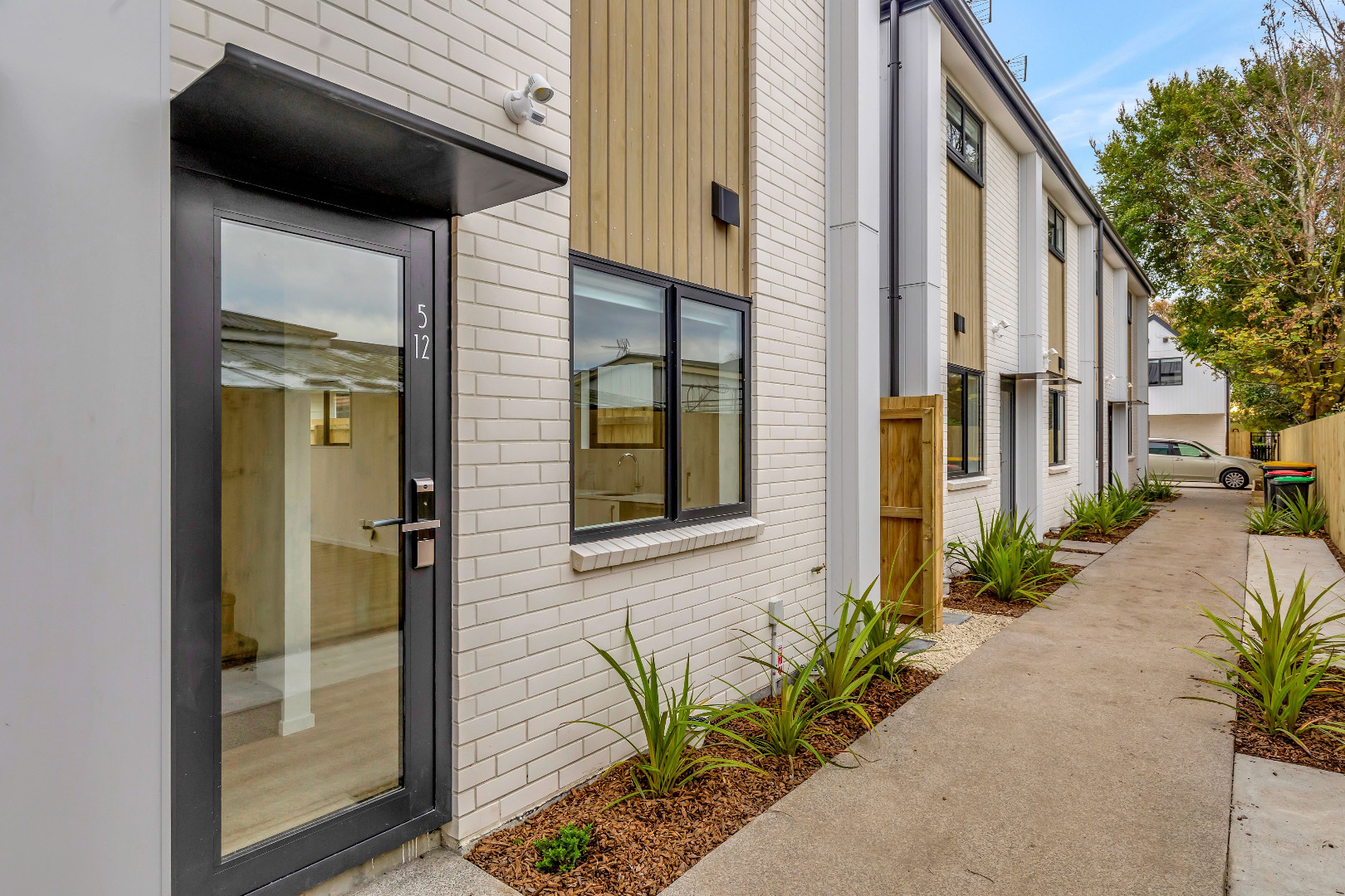 12 Edward Avenue, Edgeware