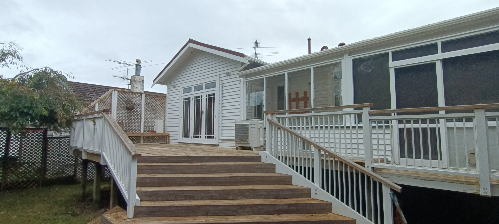 16 Burrows Avenue, Karori