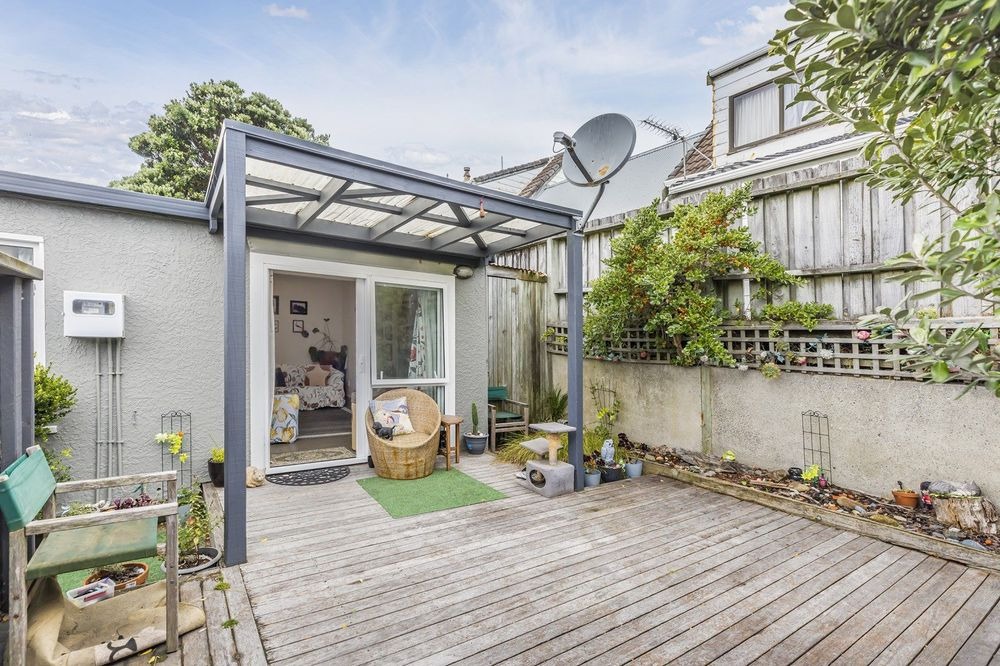 101a Apu Crescent, Lyall Bay