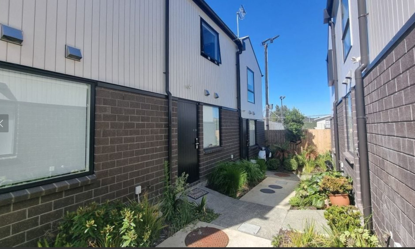 3234 Great North Road, New Lynn