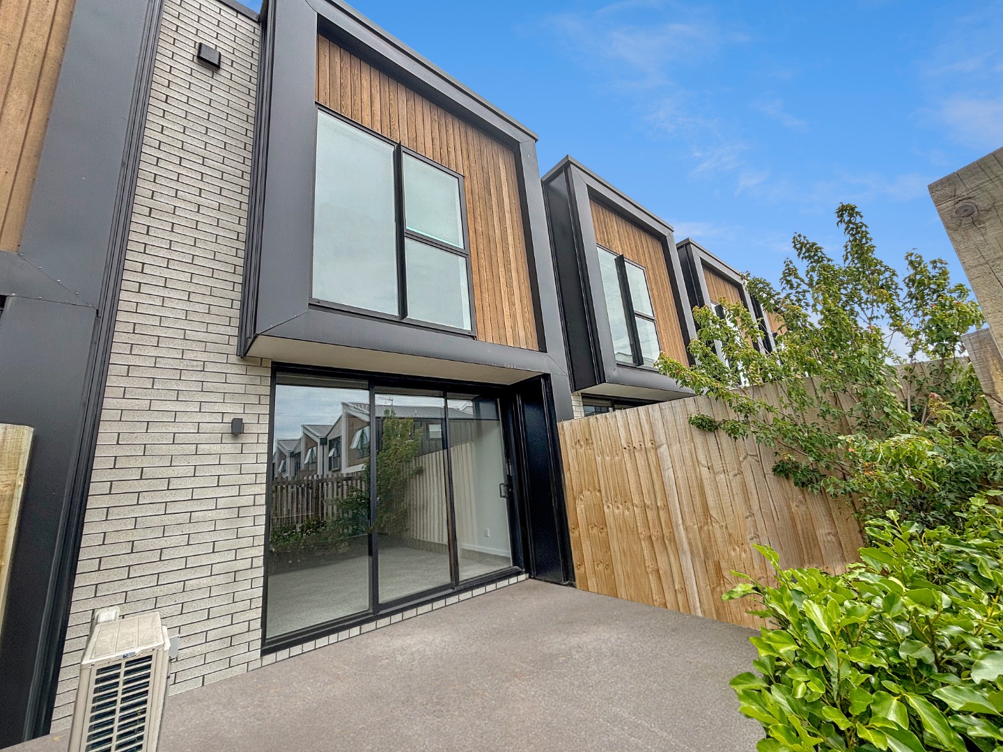 325 Lincoln Road, Addington