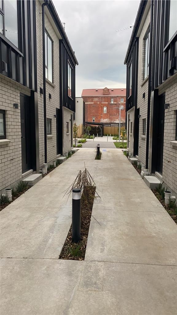 327 Lincoln Road, Addington