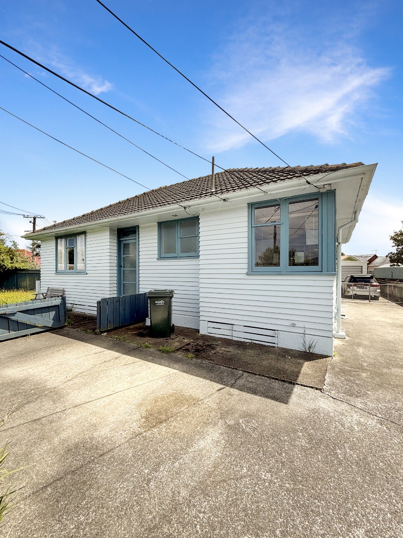 11 McBain Grove, Avalon