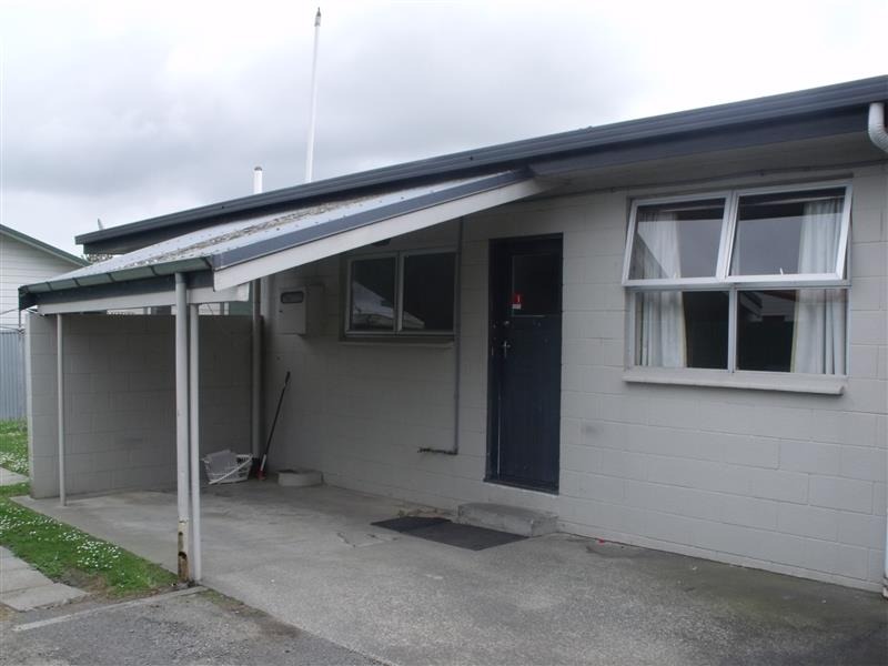 805 Dufferin Street, Akina