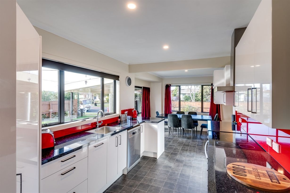 61 Harold Holt Avenue, Pirimai