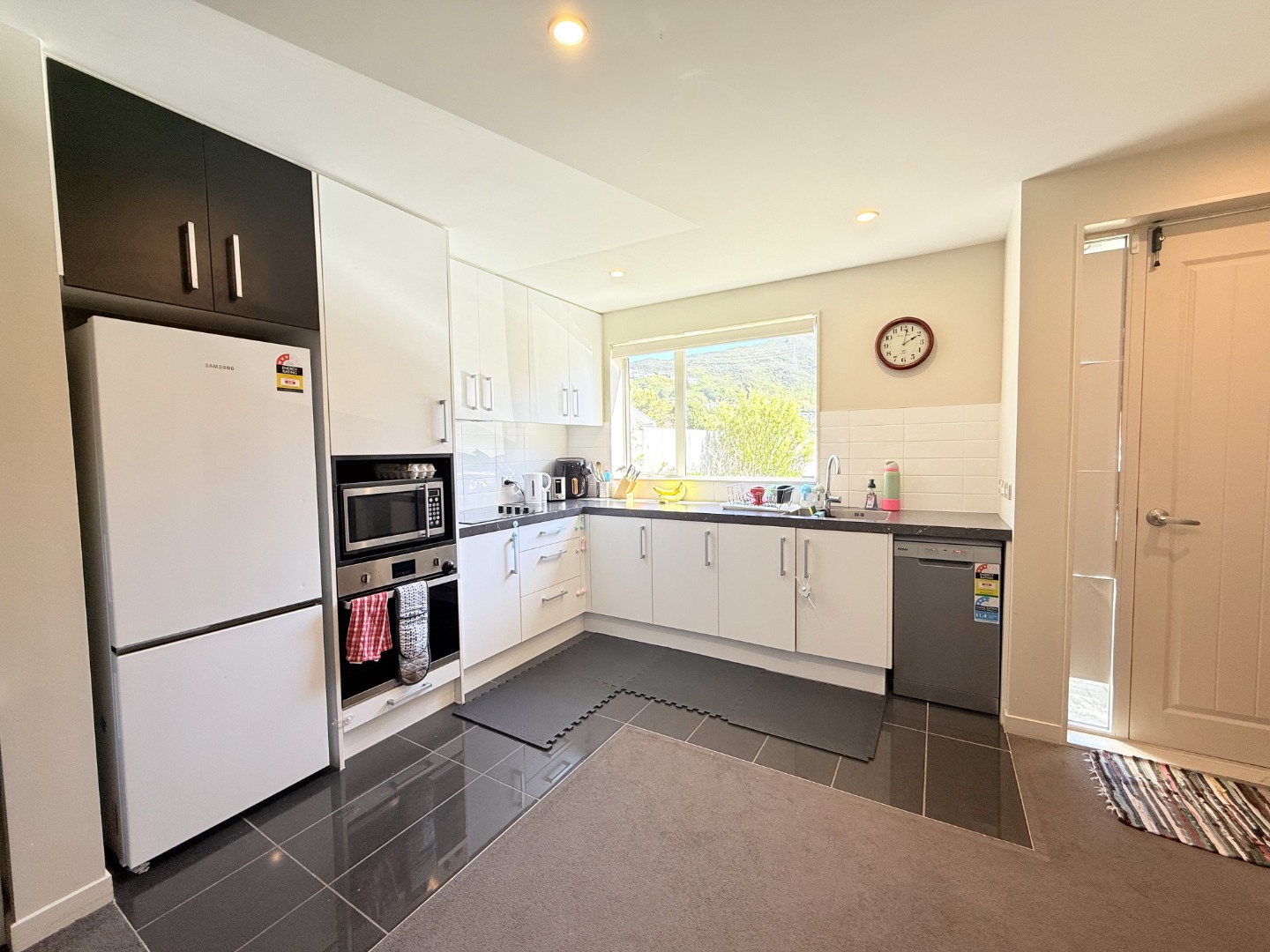 8-10 Thatcher Crescent, Crofton Downs