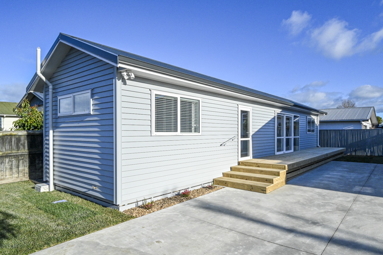 300 Willowpark Road South, Akina
