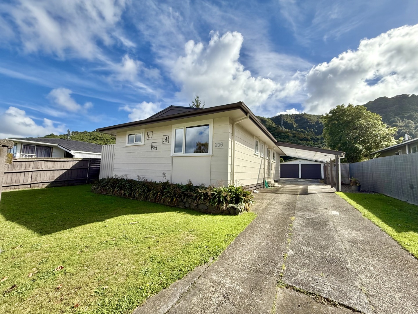 206 California Drive, Totara Park
