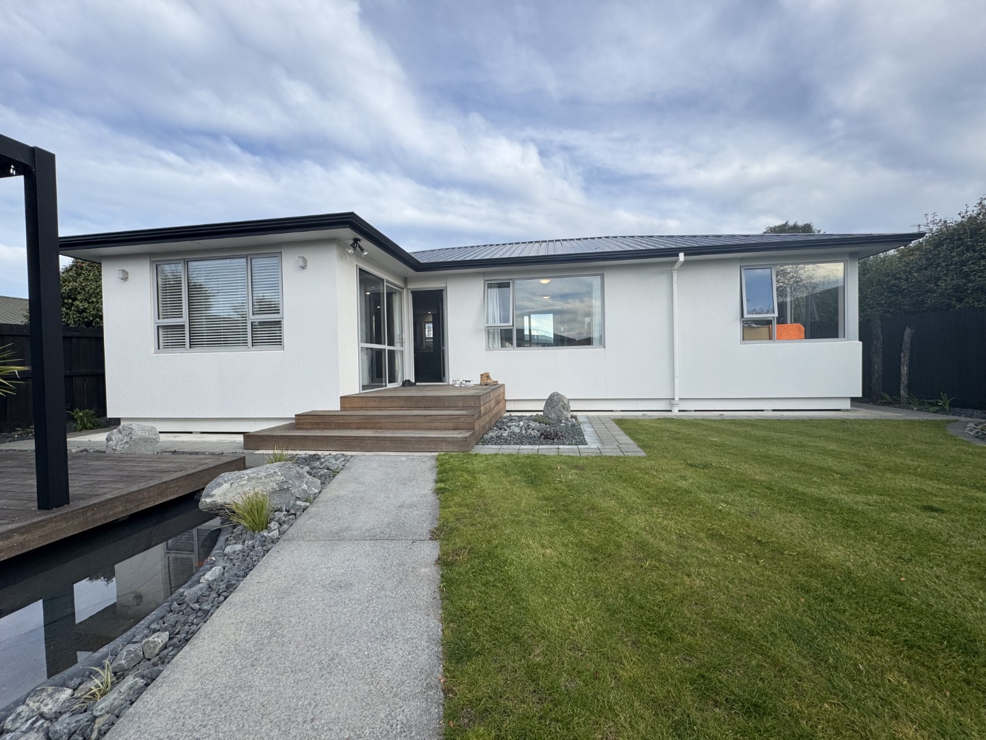 8 Heriott Close, Burwood