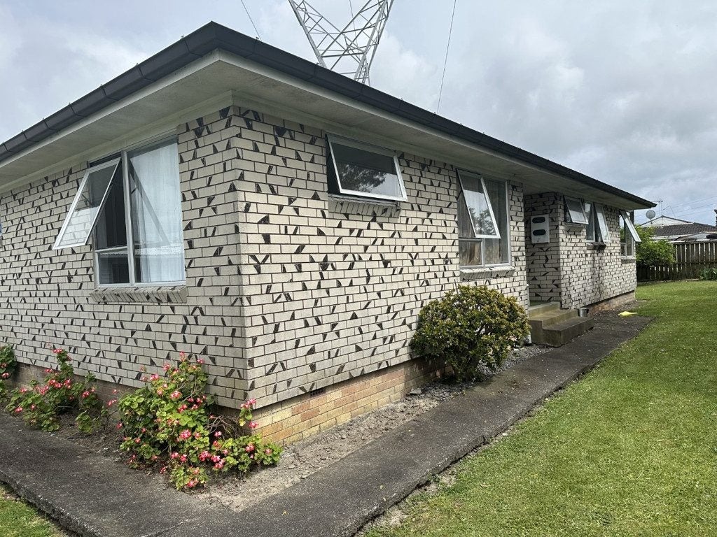 8 Carey Place, Otara