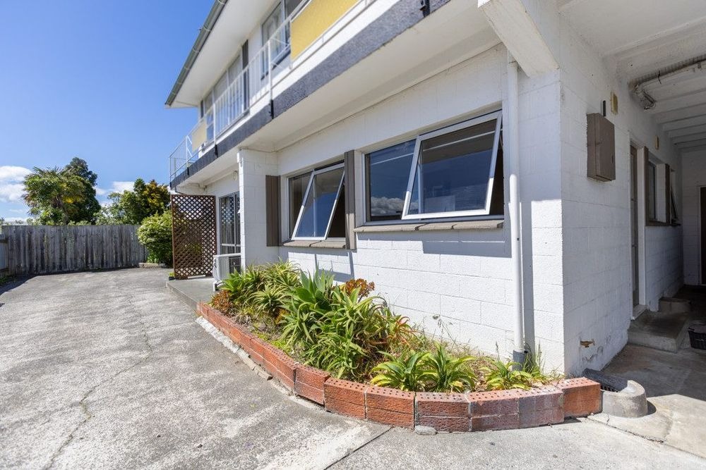 8 Lee Road, Taradale