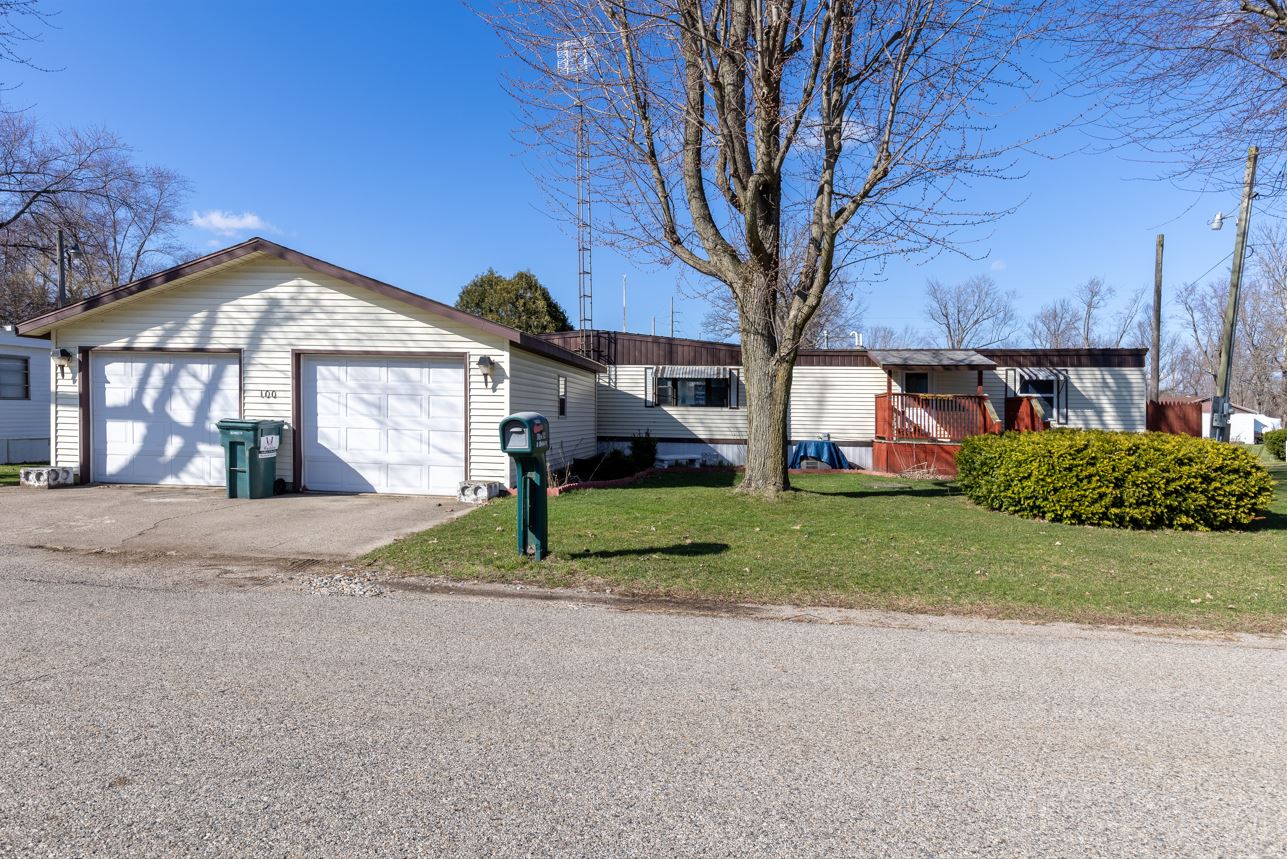 100 Lane 102 West Otter Lake