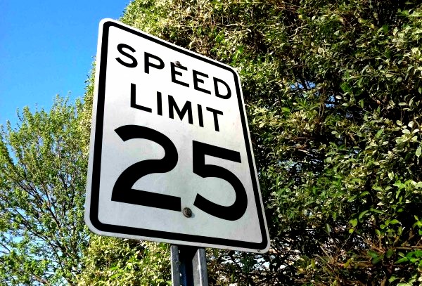 Transportation advocates push feds for a new traffic-control manual ...