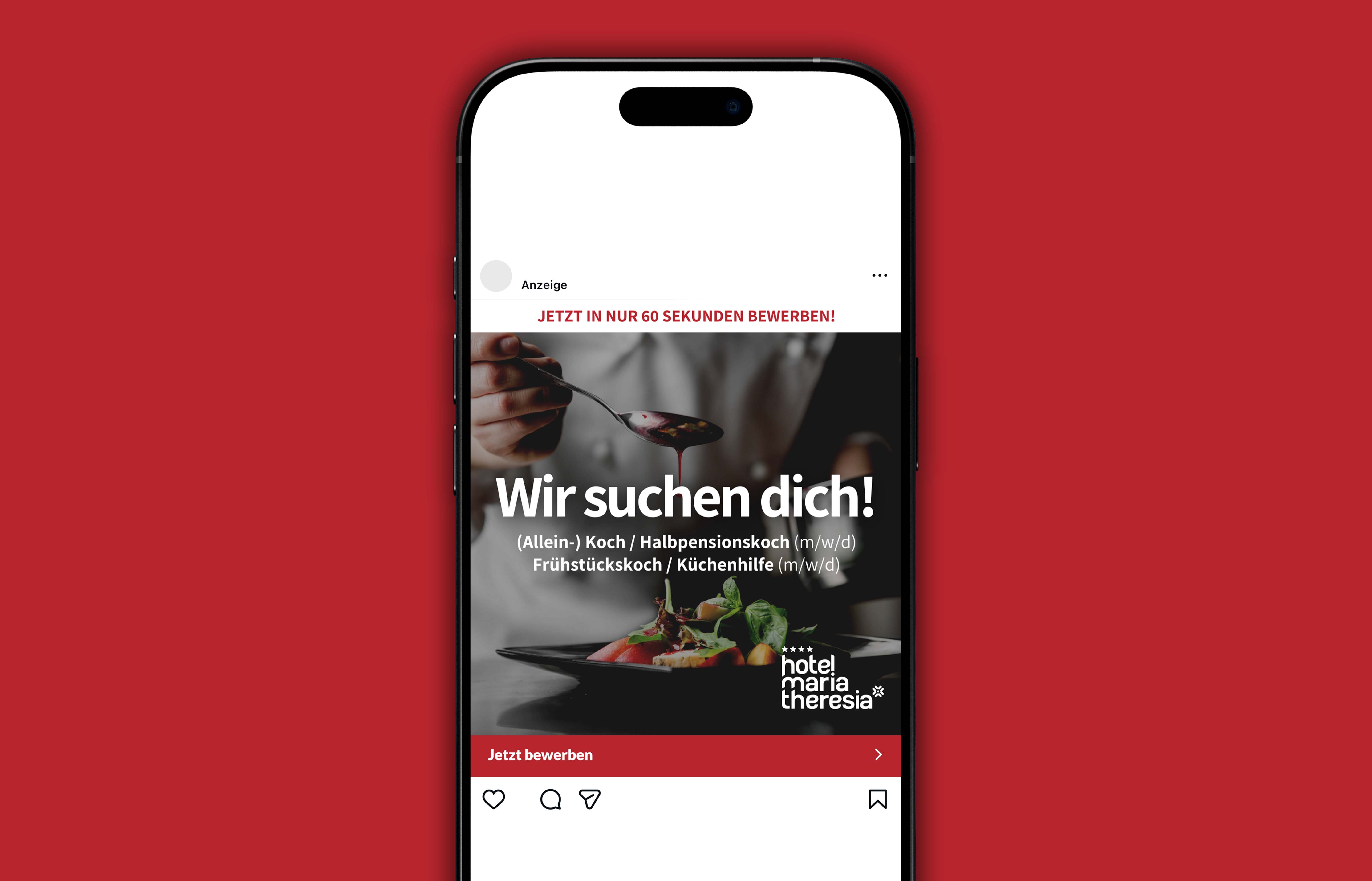 Instagram-Stellenanzeige auf Smartphone für Hotel Maria Theresia mit Text Wir suchen dich! und Kochstellen, davor ein Kochlöffel mit Sauce über einem Teller mit Salat.