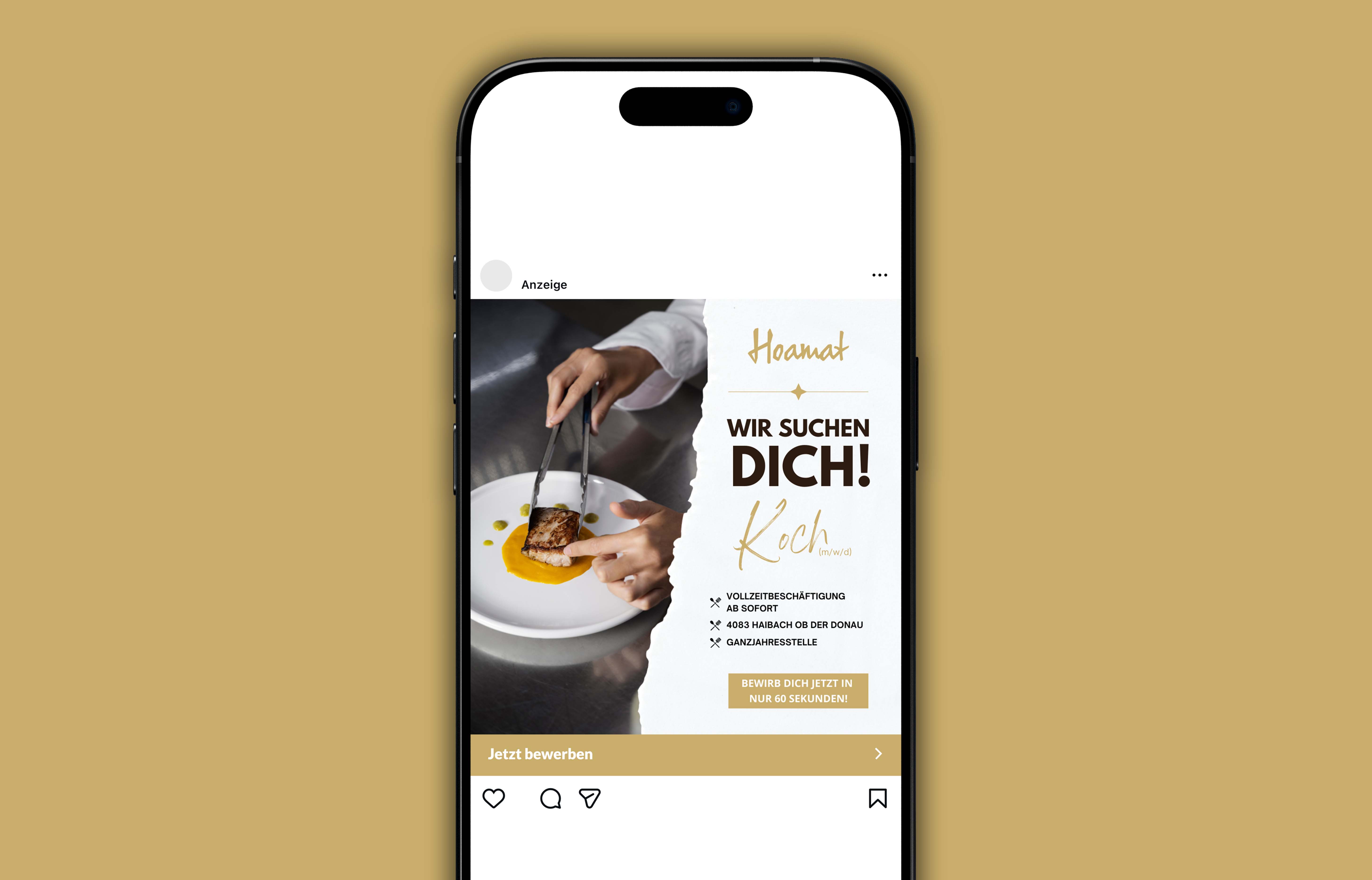 Instagram-Anzeige auf Smartphone-Bildschirm: Hände dekorieren einen Teller mit einem Gericht, daneben steht in großer Schrift 'Wir suchen dich! Koch (m/w/d)' mit Details zur Vollzeitbeschäftigung in Haibach ob der Donau.