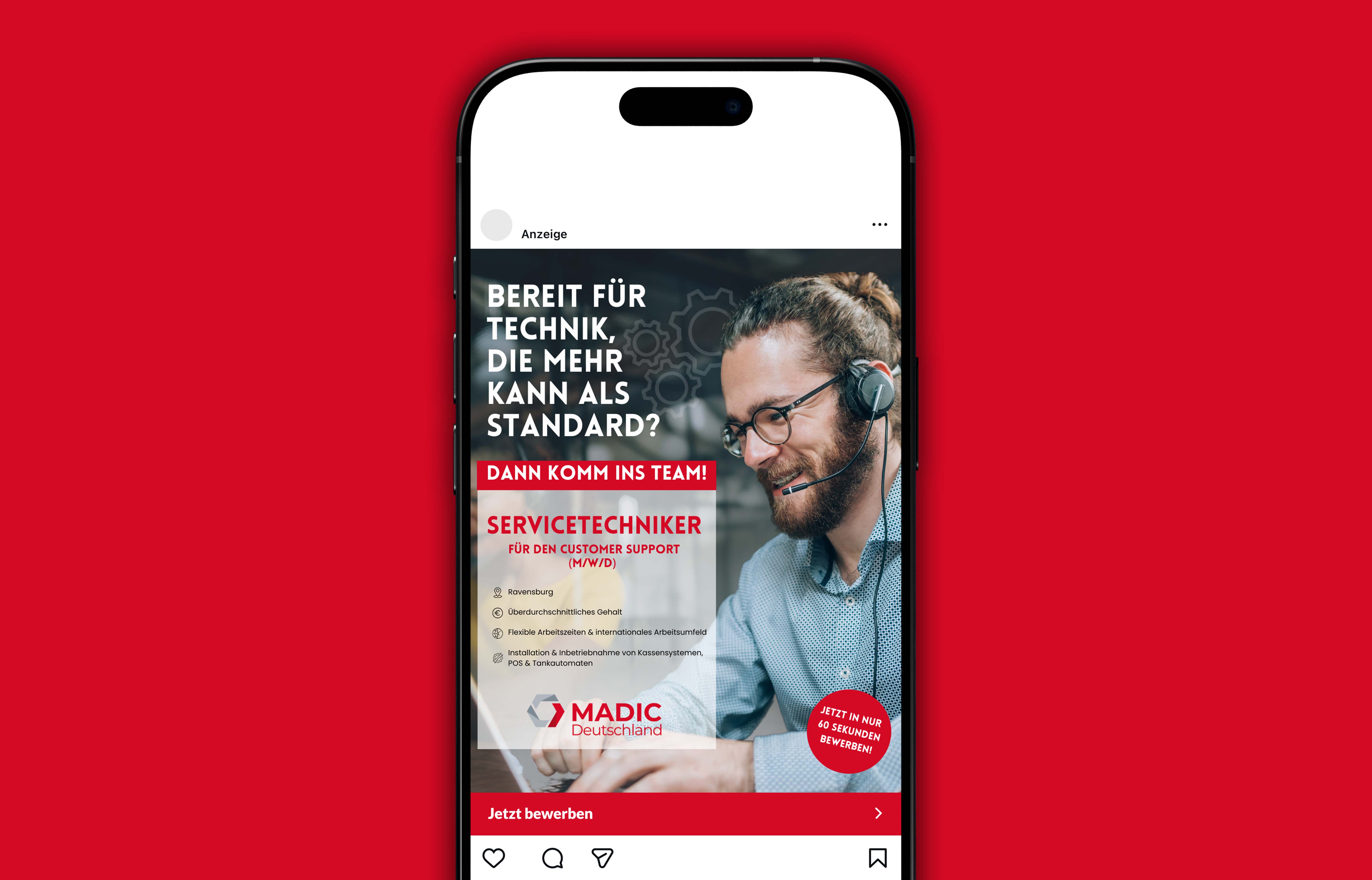 Anzeige auf Smartphone mit einem lächelnden Mann mit Headset, der auf einem Laptop arbeitet, und Text über eine Stellenanzeige für Servicetechniker im Customer Support bei MADIC Deutschland.