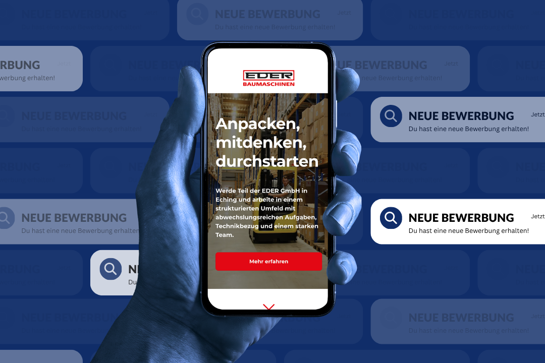 Hand hält Smartphone mit EDER Baumaschinen Karriere-Webseite vor blauem Hintergrund mit Bewerbungsnachrichten.