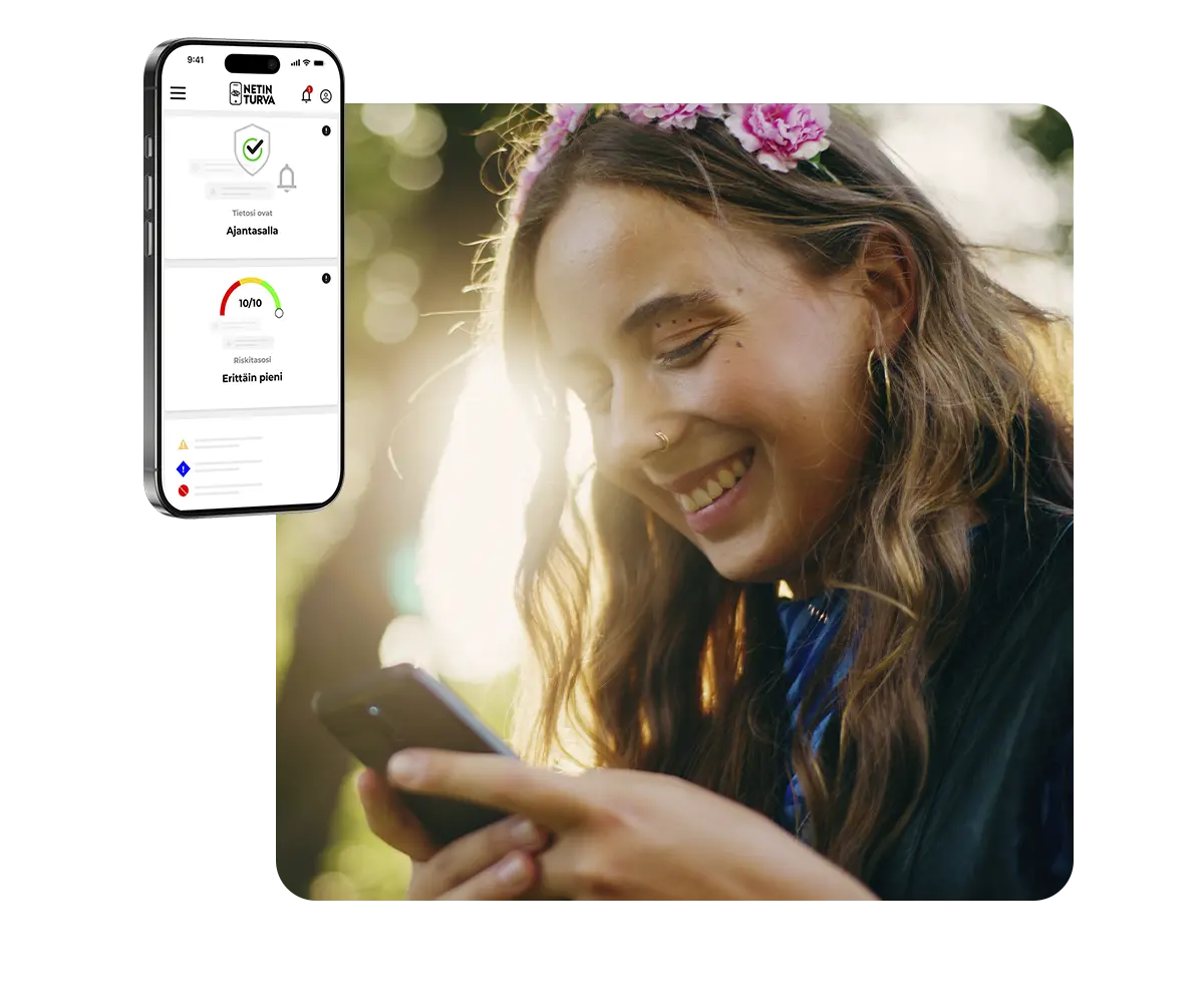 Hymyilevä nainen luonnossa auringon paisteessa selaa puhelinta. Ylänurkassa Netin Turvan tuote puhelimen näytöllä visuaalisena elementtinä.
