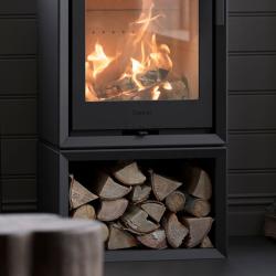 Un poêle compact avec rangement intégré