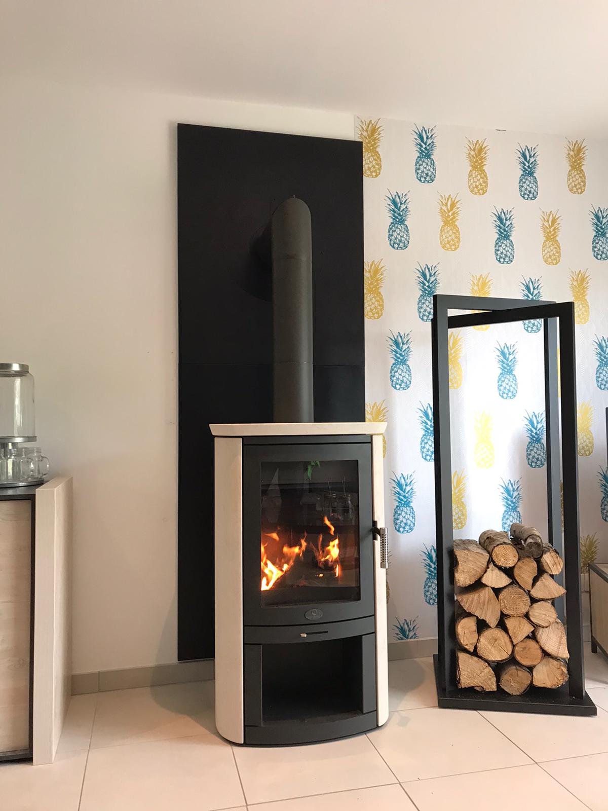 Un poêle mixte bois/pellets sans électricité