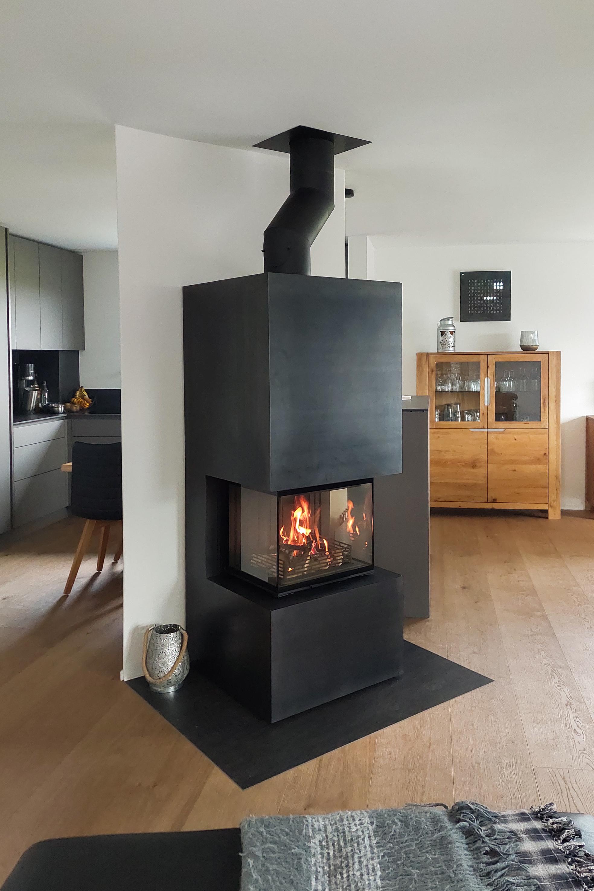 Un poêle à bois design, panoramique et haut de gamme