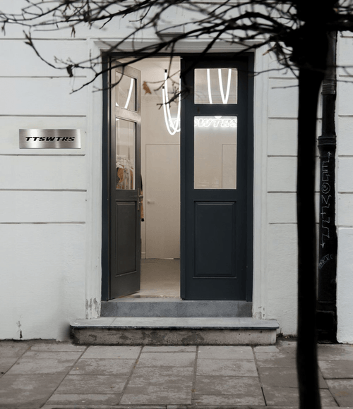 Chic Warsaw boutique featuring neutral tones, sleek clothing racks, and vibrant accents in the design