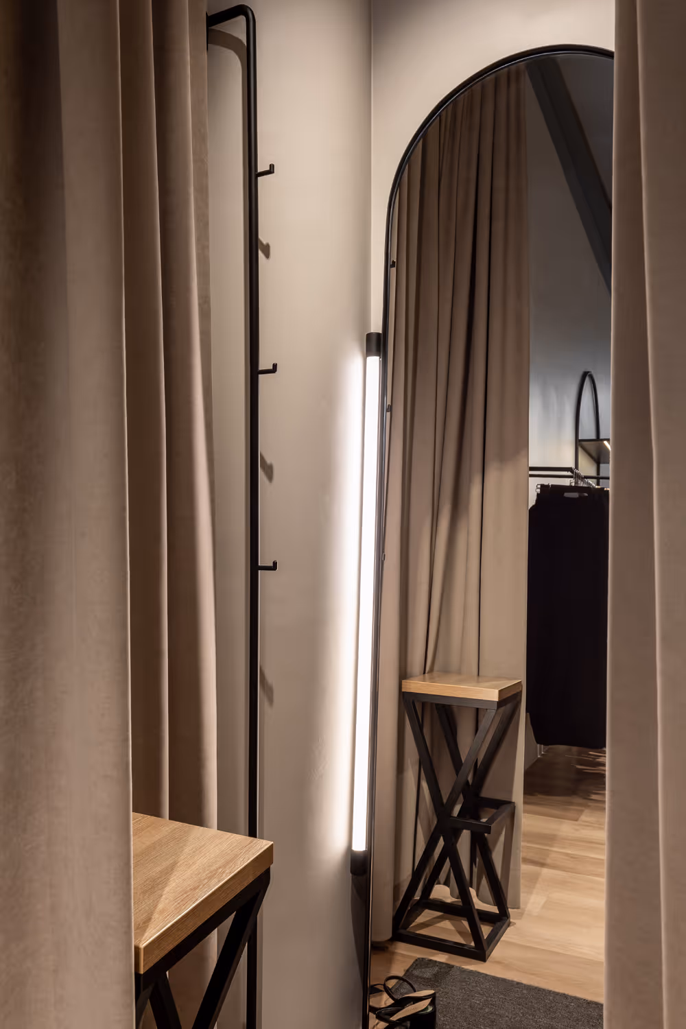 Стильний інтер'єр магазину T.Mosca в River Mall Київ