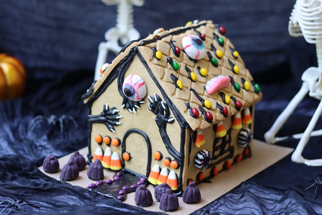 Join our Halloween-themed gingerbread house decorating workshop for a fun, creative corporate team-building experience. Perfect for seasonal team events. Book now!