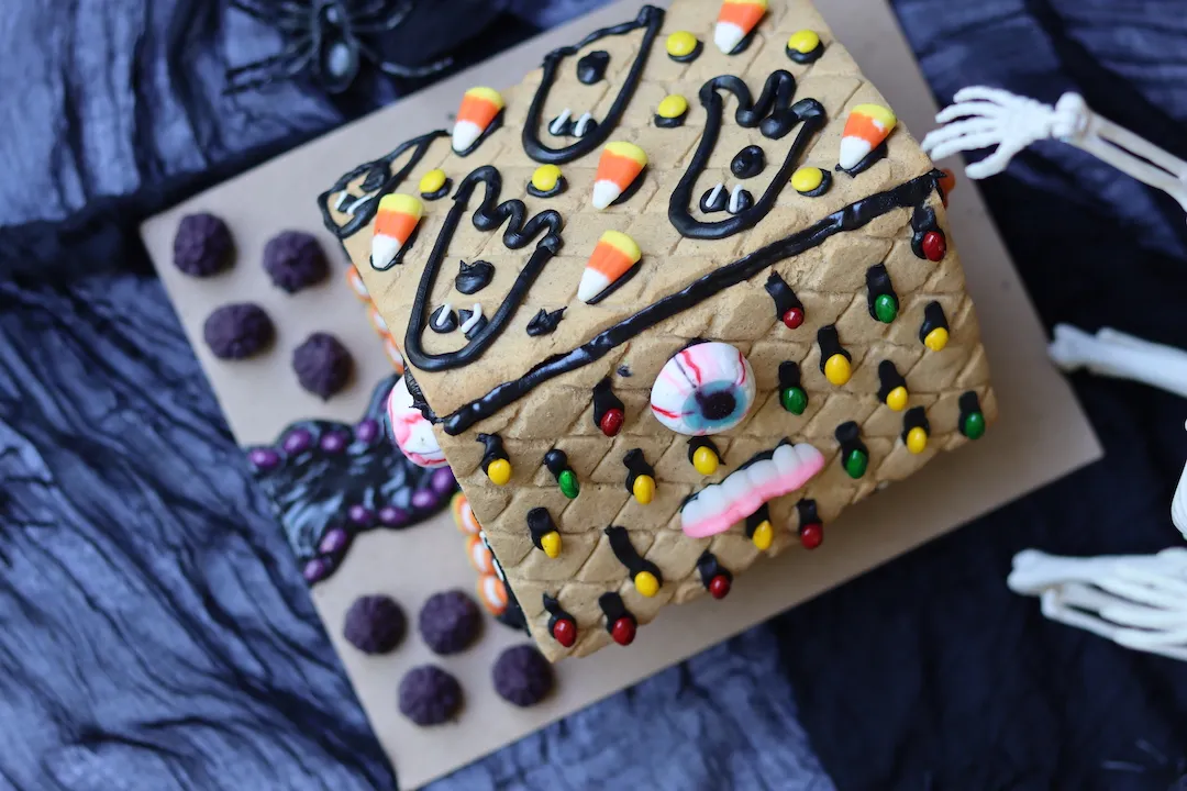 Join our Halloween-themed gingerbread house decorating workshop for a fun, creative corporate team-building experience. Perfect for seasonal team events. Book now!