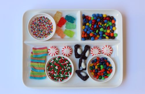 Enjoy a Gingerbread House Decorating workshop for a festive, hands-on team-building event. Perfect for corporate wellness and holiday-themed activities. Loved by adults and kids alike!