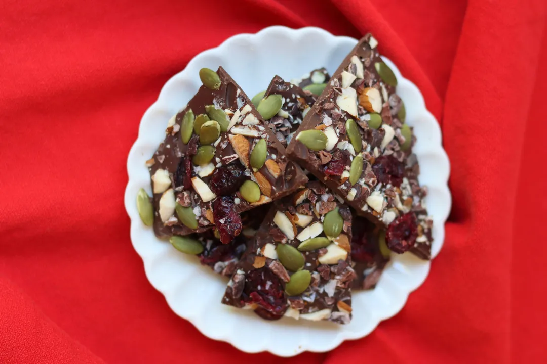 Celebrate the holidays with a festive Holiday Happy Hour workshop featuring mocktails, cocktails and desserts. Delicious Cranberry Cosmo & Chocolate Bark. Perfect for corporate team-building and hosting your own virtual holiday party.