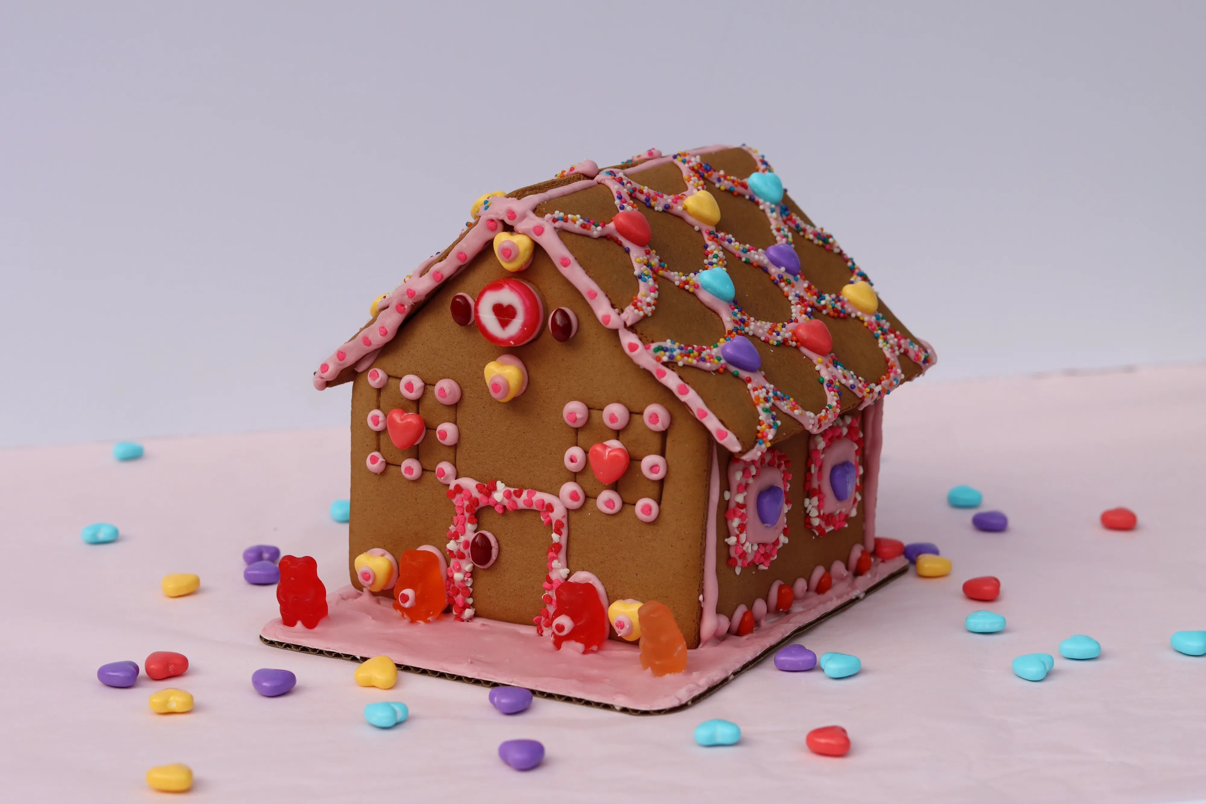 Decorate cookies during this festive workshop for a unique team-building experience. Perfect for Valentine's Day corporate and fostering creativity.