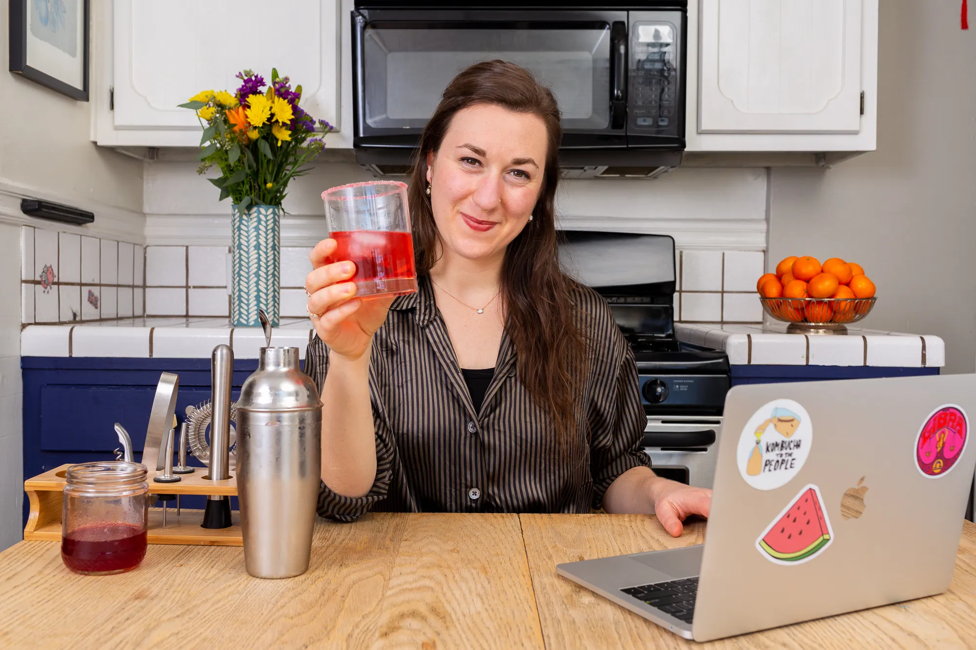 Enjoy a Cocktail Happy Hour workshop with hands-on mixology. Perfect for corporate team-building, creating unique cocktails in a fun, interactive setting.